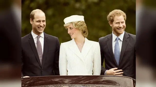 Rekaan foto Lady Diana di antara anak, menantu, dan cucu.