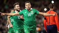Pemain Irlandia, Jonathan Walters, merayakan gol ke gawang Bosnia-Herzegovina pada leg kedua play-off Piala Eropa 2016 di Aviva Stadium, Dublin, Selasa (17/11/2015) dini hari WIB. (AFP PHOTO / Paul Faith)
