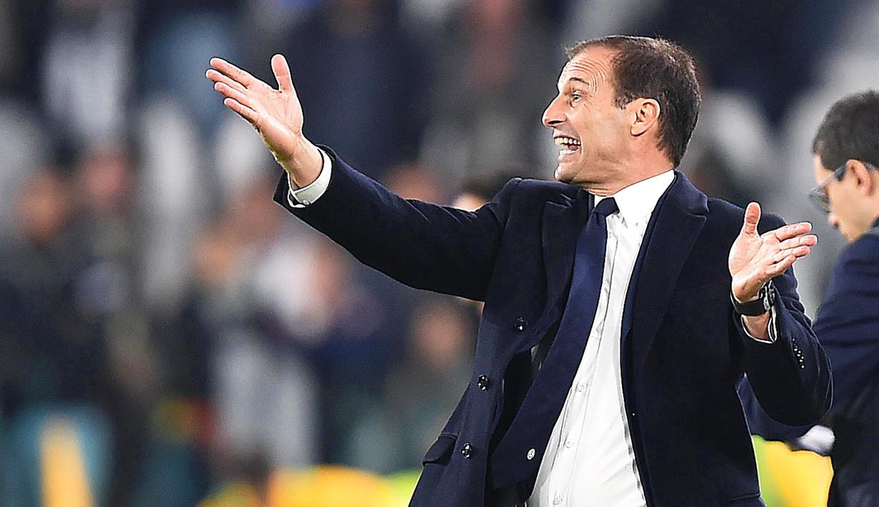 Pelatih Juventus, Massimiliano Allegri saat mengatur strategi dari pinggir lapangan pada lanjutan Serie A Italia di Stadion Juventus, Turin, Minggu (16/10/2016) dini hari WIB. (EPA/Alessandro Di Marco)