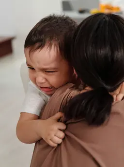 Alih-alih langsung melarang, orangtua dapat membantu anak memahami perasaannya sekaligus tetap menetapkan batas yang jelas. (Foto/Dok: Pexels)