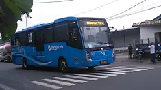 Hino RK-8 biasanya digunakan untuk bus antar kota, maupun pariwisata. Namun siapa sangka, sasis ini digunakan juga untuk armada Transjakarta. Spesifikasinya sama seperti Hino RK-8 pada umumnya yaitu dilengkapi dengan mesin J08E-UF yang sanggup menghasilkan tenaga 260hp dan torsi 745Nm.