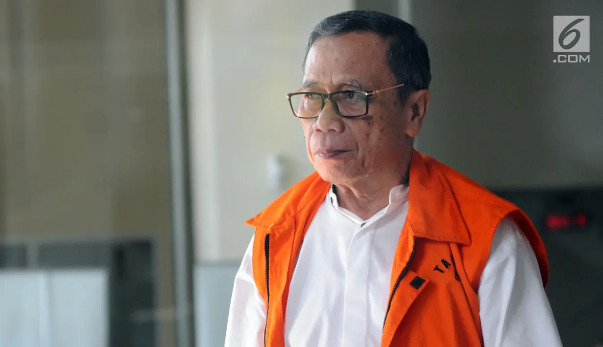 Anggota Komisi IX DPR Fraksi Partai Demokrat nonaktif Amin Santono usai menjalani pemeriksaan di gedung KPK, Jakarta, Kamis (30/8). Amin Santono diperiksa sebagai tersangka untuk melangkapi berkas. (Merdeka.com/Dwi Narwoko)