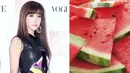 Park Bom mengaku jika ia mengonsumi buah semangka agar tubuhnya tetap ideal. Selain mengandung banyak air, buah semangka juga membantu untuk mengekang nafsu makan. (Foto: koreaboo.com)
