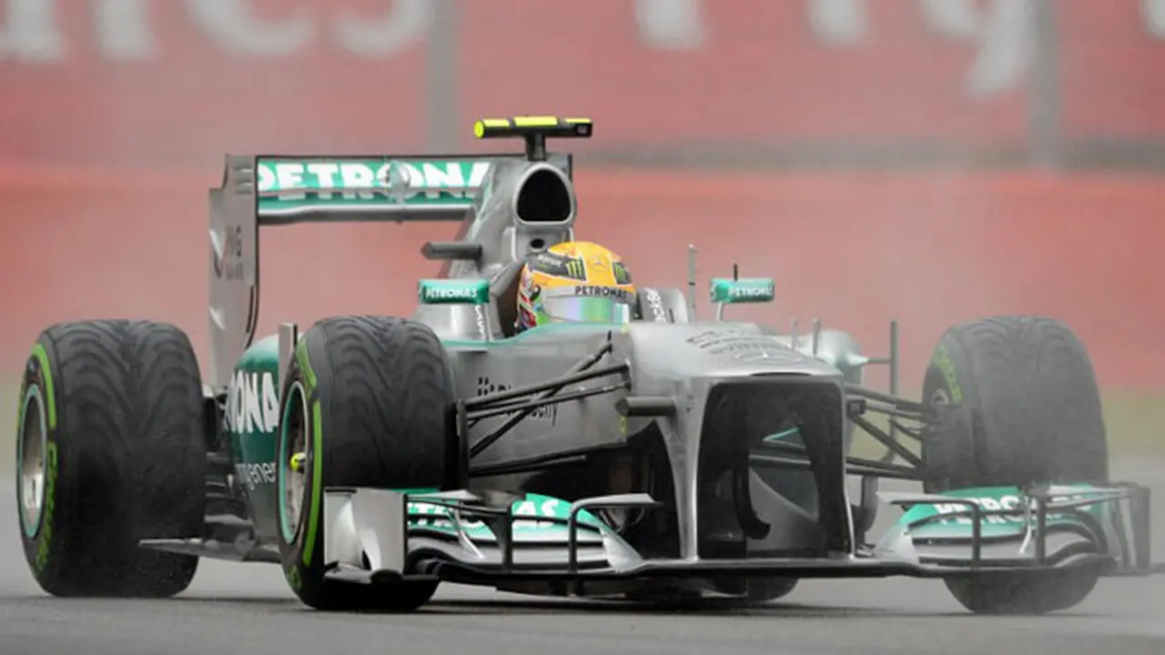 lewis-hamilton-130906c.jpg