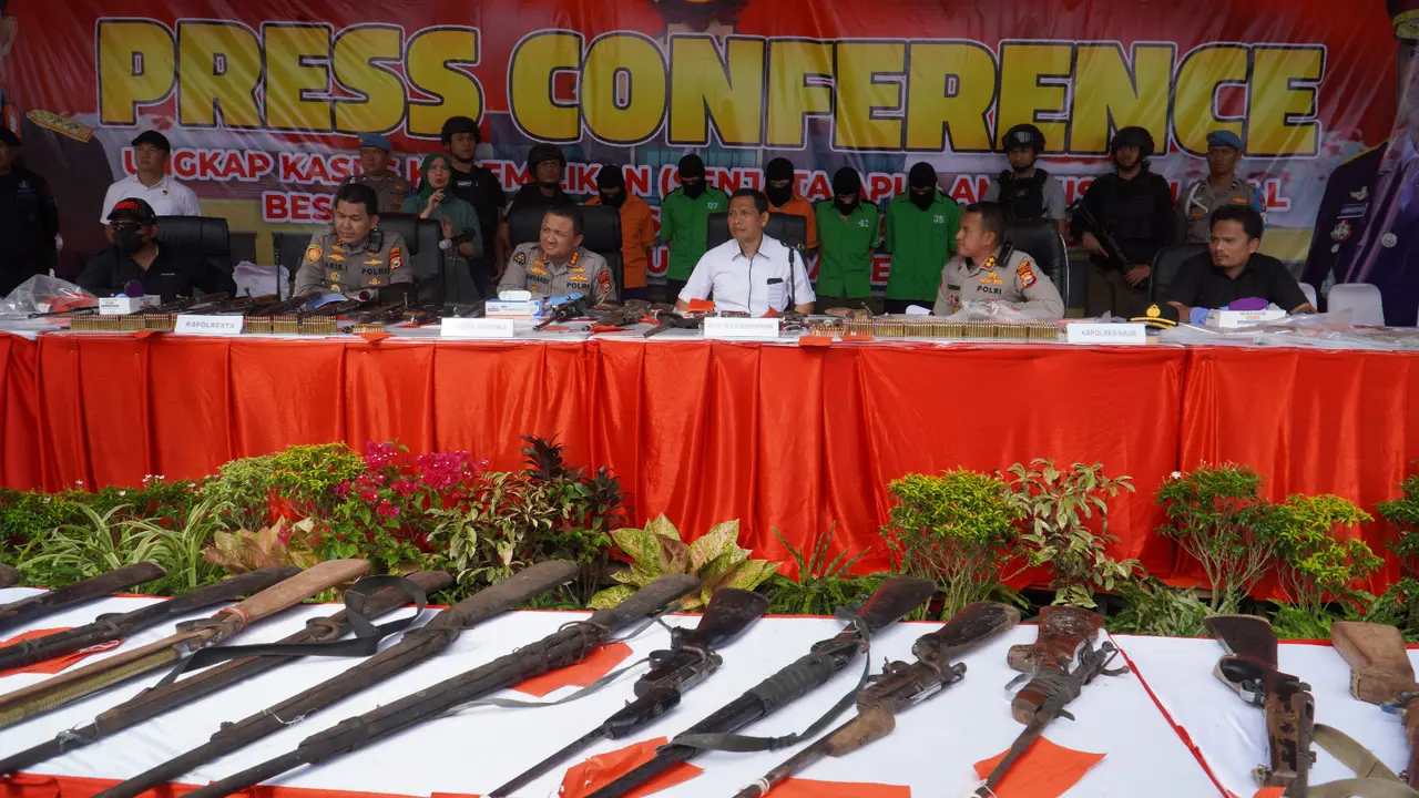 Tim Gabungan Satgassus Rafflesia Polda Bengkulu bongkar pembuatan senjata api (Senpi) rakitan di kawasan Desa Talang Jawi Kabupaten Kaur.