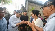 Menteri Perhubungan Budi Karya Sumadi mengunjungi keluarga Almarhum (alm). Putu Satria Ananta Rustika di Klungkung, Bali, Kamis (9/5/2204).&nbsp; (Foto: Kementerian Perhubungan)