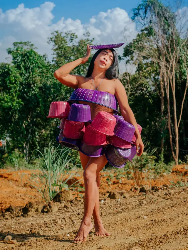 Parodikan Met Gala, 6 Gaya Penampilan Mimi Peri Ini Bikin Geleng Kepala