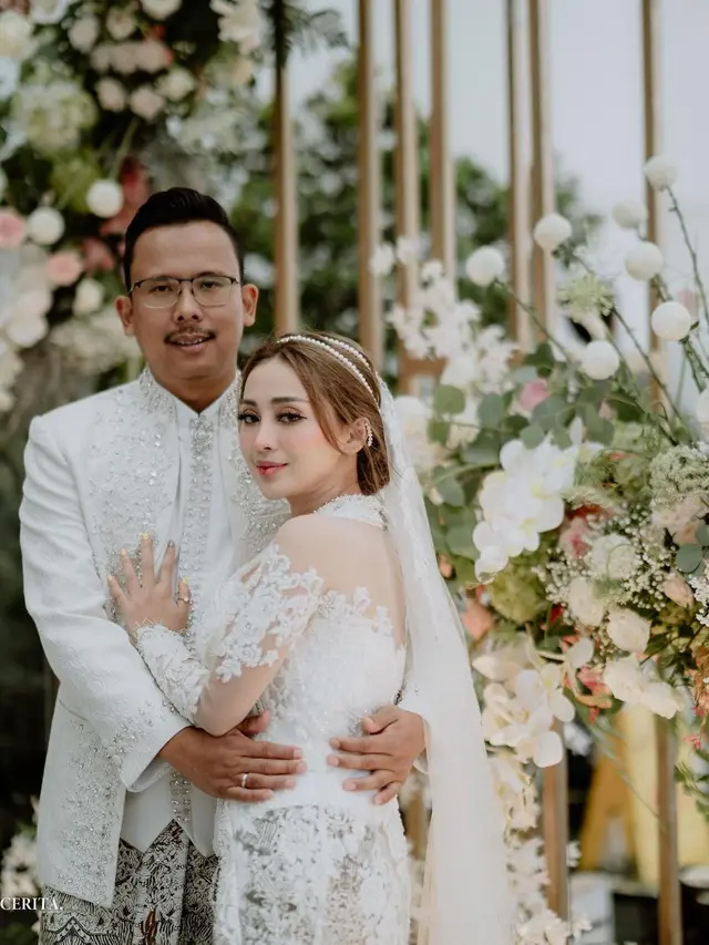 6 Potret Detail Busana dan Makeup Cupi Cupita saat Menikah, Memesona