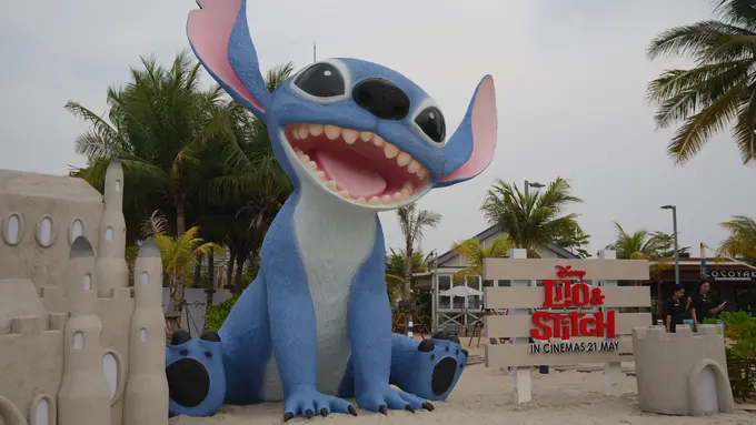 Giant Stitch mayhem at Land's End PIK 2 (Foto Dok: Disney Indonesia)