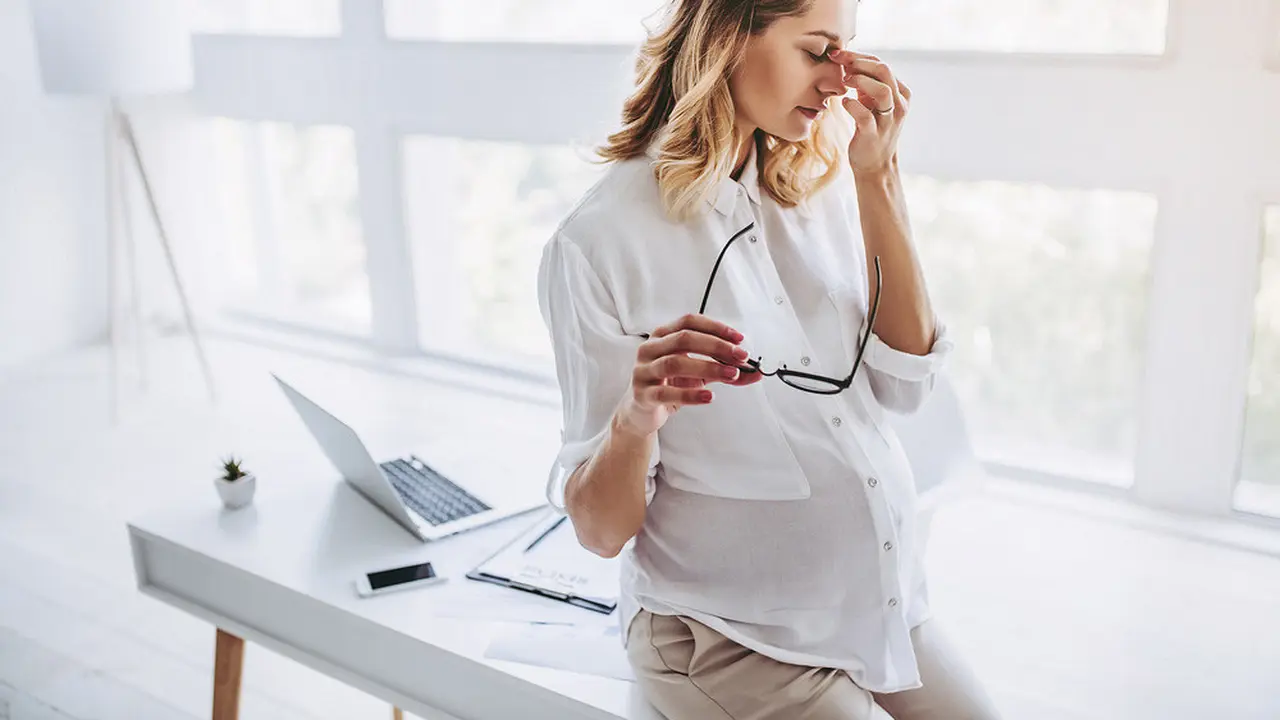 Penyebab Badan Lelah pada Ibu Hamil (4 PM Production/shutterstock)