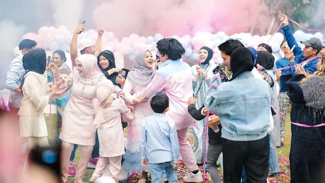 8 Potret Gender Reveal Anak Kedua Aurel Hermansyah, Ramai Semua Keluarga Datang