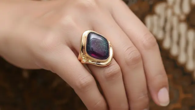 Model Cincin Emas Batu Akik Wanita (Foto: Gemini AI)