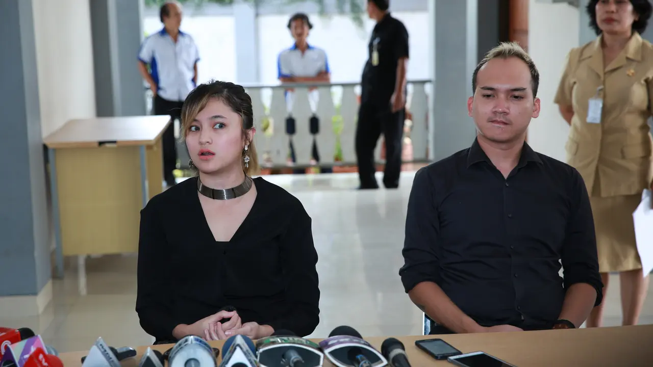 [Bintang] Marshanda dan Egi John