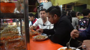 [Fimela] Raffi Ahmad makan di warteg