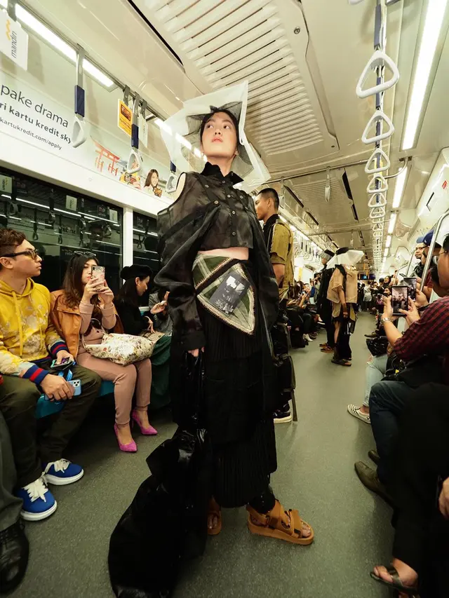 Fashion Rocks 2020 Tampilkan Koleksi 3 Desainer Muda di MRT Jakarta
