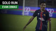 Evan Dimas mengantarkan Selangor FA taklukkan PKNS FC 2-1 berkat gol solo runnya.
