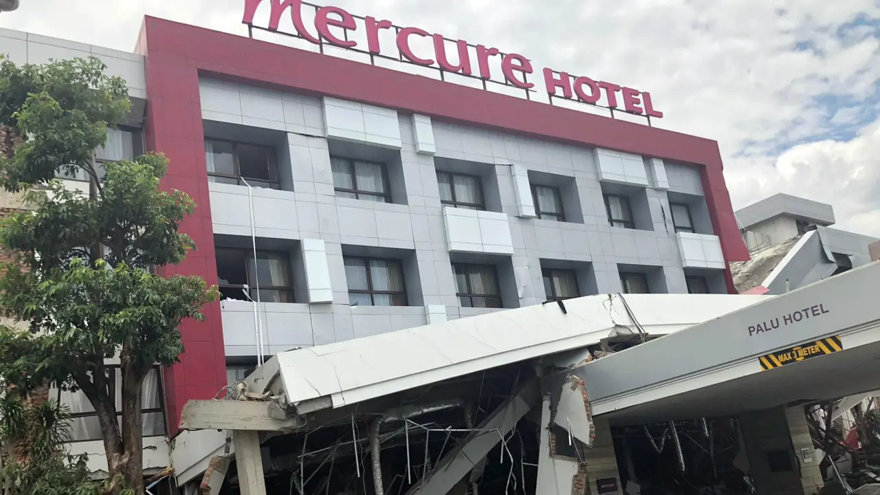 Kondisi Hotel Mercure Palu usai gempa dan tsunami.
