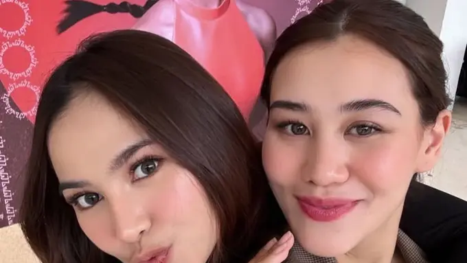 Duo Bumil Aaliyah Massaid dan Mahlini Kompak Perlihatkan Baby Bump saat Nonton Konser Yura Yunita