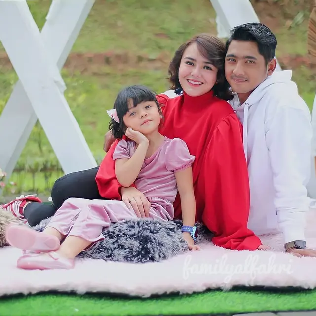 6 Potret Keluarga Amanda Manopo dan Arya Saloka di Sinetron, Penuh Kehangatan