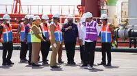Menteri BUMN Erick Thohir ikut menyaksikan peresmian pelabuhan Terminal Kijing oleh Presiden RI, Joko Widodo di Kabupaten Mempawah, Pontianak, Kalimantan Barat, Selasa (9/8).