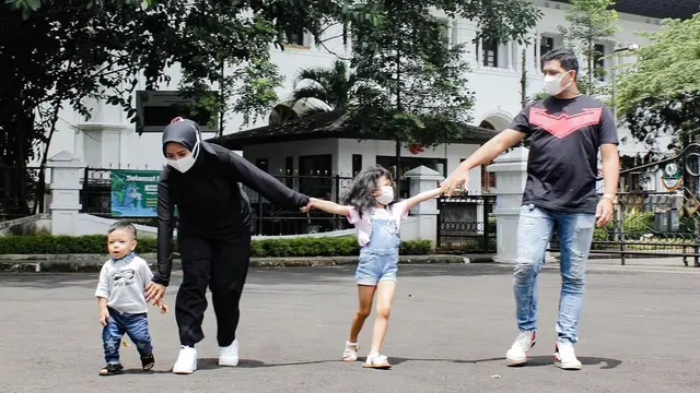 6 Momen Tantri Kotak di Bandung, dari Gedung Sate hingga Makan Mie Pinggir Jalan