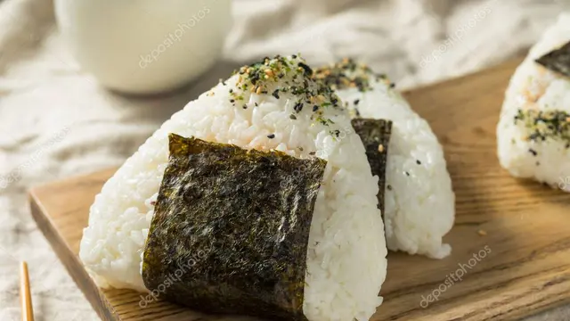 Nasi Kepal Tuna Mayo