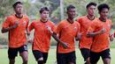Pemain baru Persija Jakarta, Ryo Matsumura, saat mengikuti sesi latihan di Nirwana Park, Sawangan, Depok, Rabu (31/5/2023). Pemain asal Jepang itu didatangkan Macan Kemayoran dari Persis Solo dan diikat dengan kontrak berdurasi tiga musim. (Bola.com/M Iqbal Ichsan)