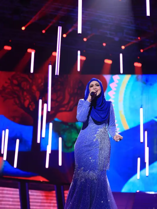 Usai tampil mengisi Konser Raya 22 Tahun Indosiar, Siti Nurhaliza berbagi keceriaannya pada ultah kali ini. Ia berharap bisa selalu merayakan ultah di Indosiar. (Adrian Putra/Bintang.com)