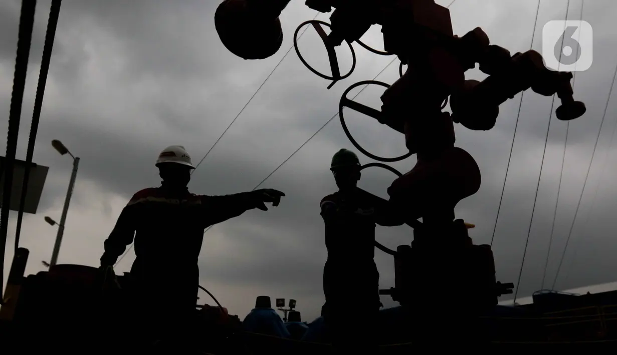 Aktivitas pelatihan tenaga pengeboran di Indonesia Drilling Training Center (IDTC), Indramayu, Jawa Barat, Kamis (28/11/2024). (Liputan6.com/Herman Zakharia)