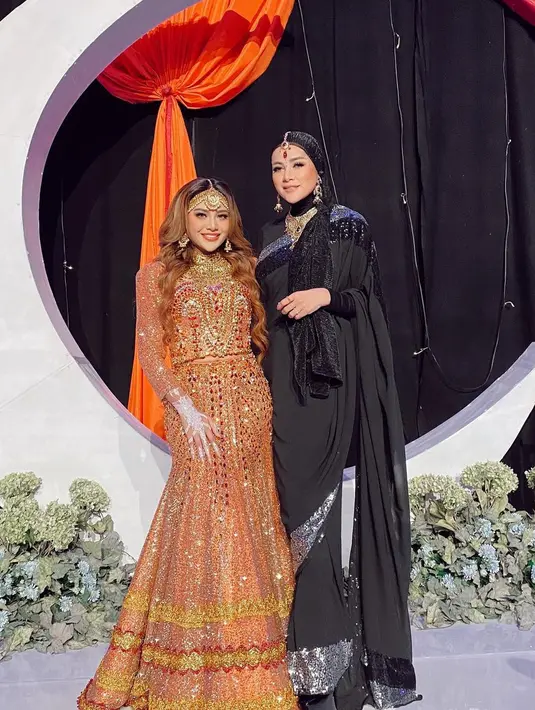 Artis hadir di Henna Night Aurel Hermansyah (Instagram/ollaramlanaufar)