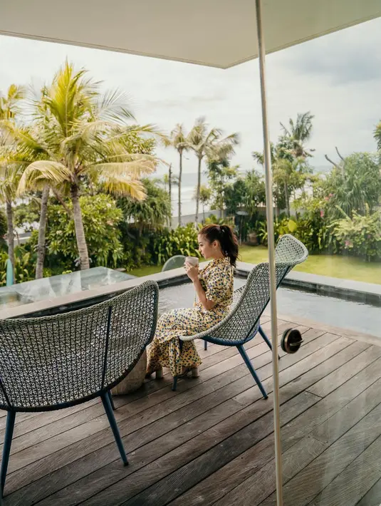 “Aku tadi lumayan bete, karena biasanya Niki kalau ditelepon pasti diangkat. Mungkin dia sibuk take atau apa, sampai aku telpon berkali-kali enggak diangkat," jelas Indra Priawan. (Instagram/nkitawillyofficial94)