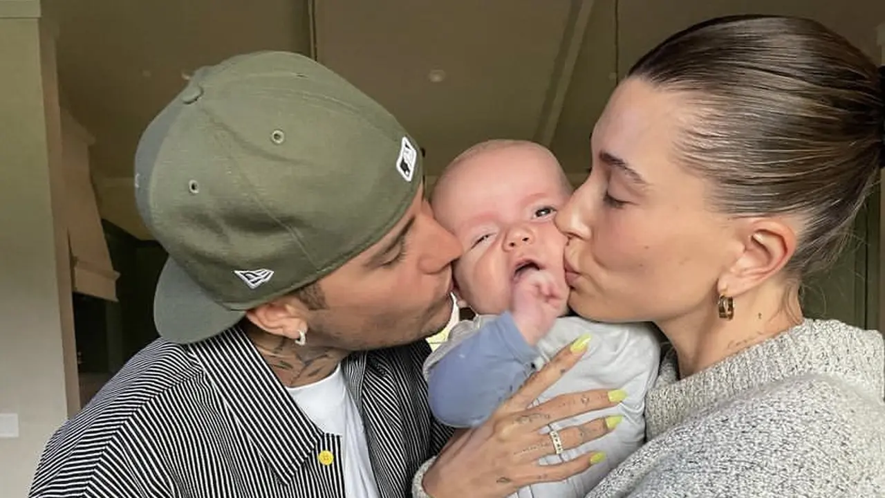 Justin Bieber dan Hailey Pergi Ke Gereja Bergaya Kasual