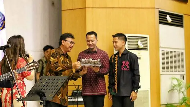 Potret kenangan Detri Warmanto dan mendiang Tjahjo Kumolo. (Instagram @detriwarmanto)