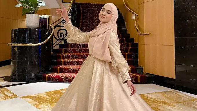 Potret Ria Ricis Jadi Bridesmaid di Pernikahan Sarah Keihl, Ceria Ditemani Moana