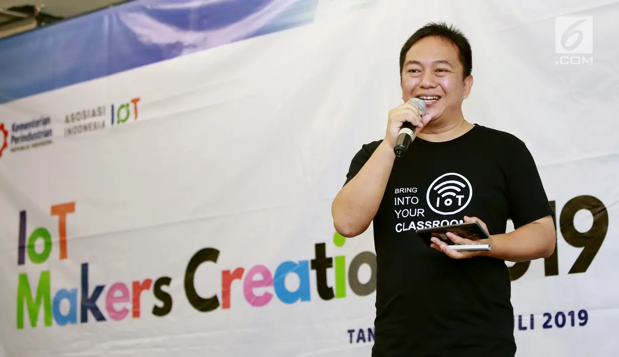 CEO PT SAM Element Indonesia Agustinus Rudy, memberikan sambutan pada hands on workshop IoT Makers Creation 2019 di Tangerang, Kamis (25/7/2019). IoT di Tangerang mencoba platform lokal yang dikembangkan oleh SAM Element dalam workshop IoT Makers Creation 2019. (Liputan6.com/HO/Ady)