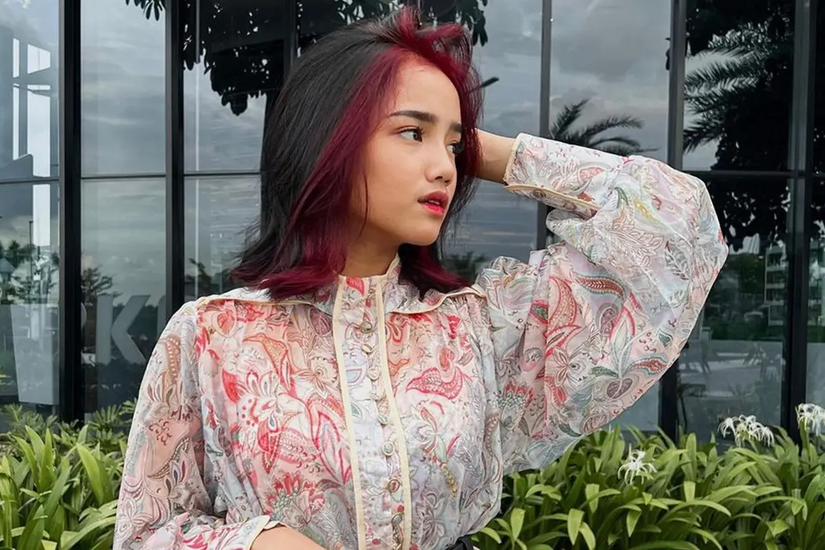 Inspirasi Warna Rambut ala Fuji An, Tampil Beda
