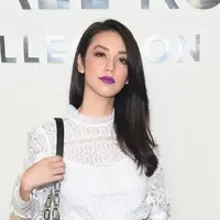 Memerankan karakter dari istri mendiang Chrisye, Velove Vexia merasa kesulitan dan kagum dengan Damayanti Noor.