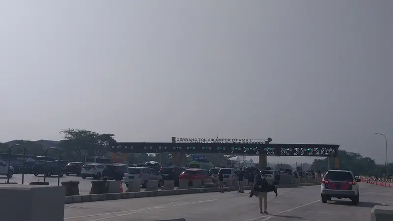 Suasana di Gerbang Tol Cikampek Utama, Kamis pagi (30/5/2019).