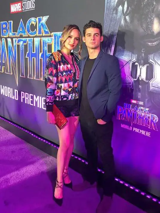 Artis Cinta Laura berpose bersama aktor Hunter Sansone saat menghadiri malam premier film superhero Black Panther di California, Amerika Serikat, Senin (28/1). Hunter merupakan rekan mainnya di serial televisi Crazy For The Boys. (Instagram/claurakiehl)