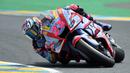 Pembalap Gresini Racing Enea Bastianini mengendarai motornya saat MotoGP Prancis 2022 di Sirkuit Bugatti, Le Mans, Prancis, 15 Mei 2022. Enea Bastianini berhasil menang dramatis di MotoGP Prancis 2022. (JEAN-FRANCOIS MONIER/AFP)
