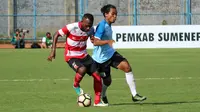 Madura United mengalahkan Persela 2-0 di Stadion Gelora Bangkalan, Bangkalan (9/1/2018). (Bola.com/Aditya Wany)