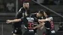 Sergio Ramos (kiri) melakukan selebrasi setelah pemain Monterrey, Sergio Canales mencetak gol ke gawang Puma dalam laga lanjutan Liga Meksiko atau Liga MX Clausura di Olimpico Universitario Stadium, Meksiko pada Minggu (16/03/2025). (AFP/Yuri Cortez)
