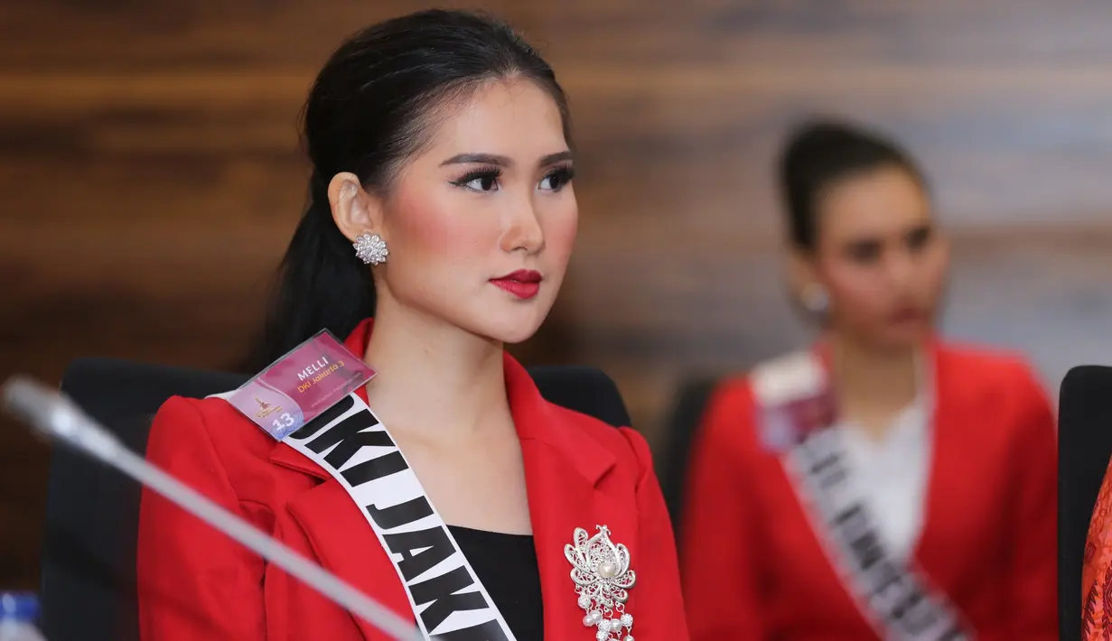 "Lalu bagaimana menciptakan sentra ekonomi, ga hanya di Ibukota atau Jawa saja, namun juga daerah. Mereka diharapkan bisa menjadi jembatan program permerintah pusat dengan di daerah," lanjut Putri. (Adrian Putra/Bintang.com)