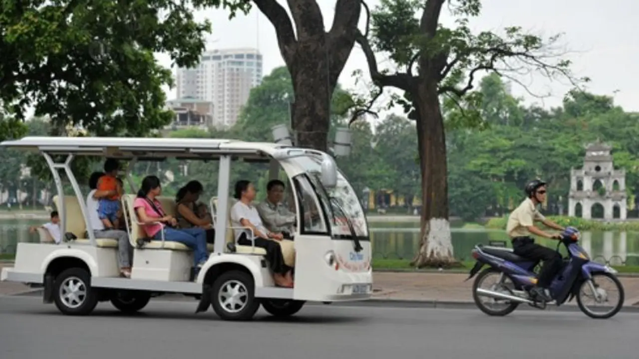Di Vietnam Mobil Listrik Digunakan untuk Angkut Turis