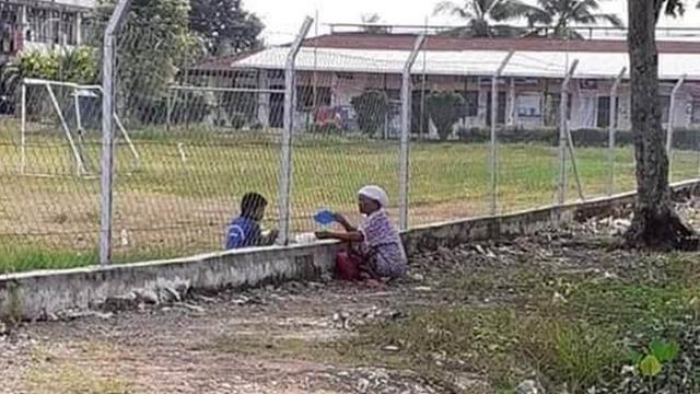 Kisah Nenek Antar Makanan Untuk Cucu di Sekolah Tiap Hari Ini Bikin Haru