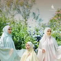 Tren model mukena lebaran 2024 (Sumber: Instagram/fatimahsyahrini)