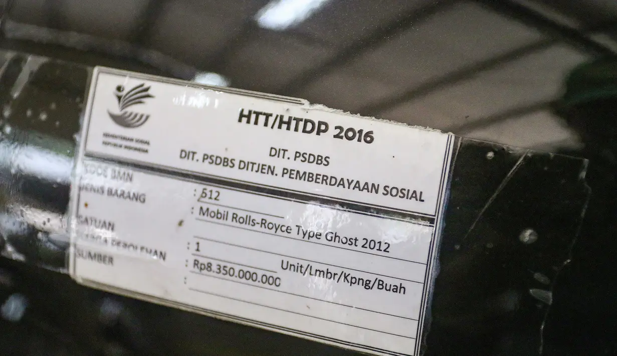 Mobil mewah tersebut sempat tidak laku karena tidak ada penawar pada lelang pertama dan kedua yang dilakukan tahun 2019 dan 2020. (merdeka.com/Arie Basuki)