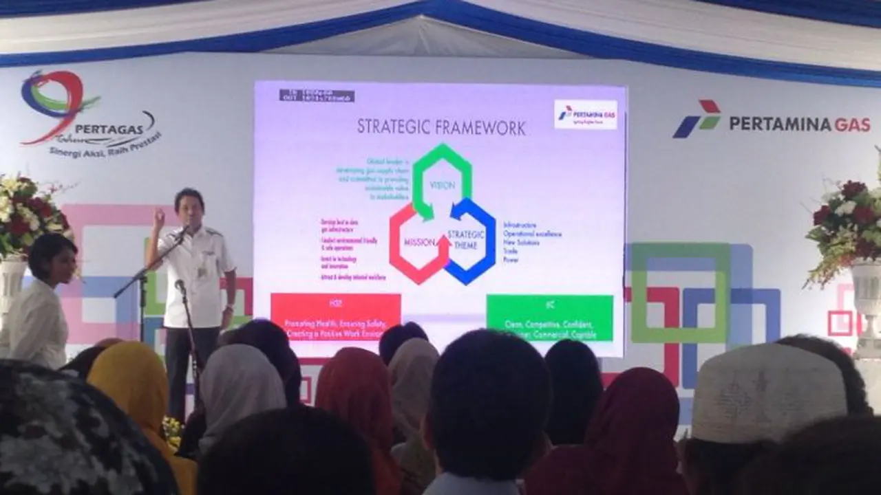 Presiden Direktur Pertagas Hendra Jaya saat peluncuran logo, visi dan misi baru.