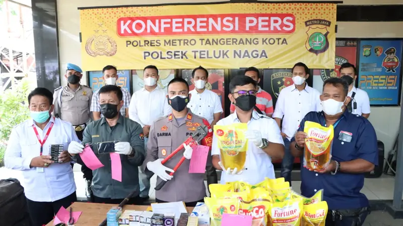 Polisi menangkap 7 pembobol minimarket di Kabupaten Tangerang. (Liputan6.com/Pramita Tristiawati)