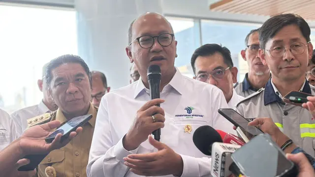 Menteri Investasi/Kepala Badan Koordinasi Penanaman Modal (BKPM) Rosan P. Roeslani  melakukan kunjungan kerja ke PT Lotte Chemical Indonesia (LCI) di Cilegon, Banten, Rabu (11/9/2024). (Tira/Liputan6.com)